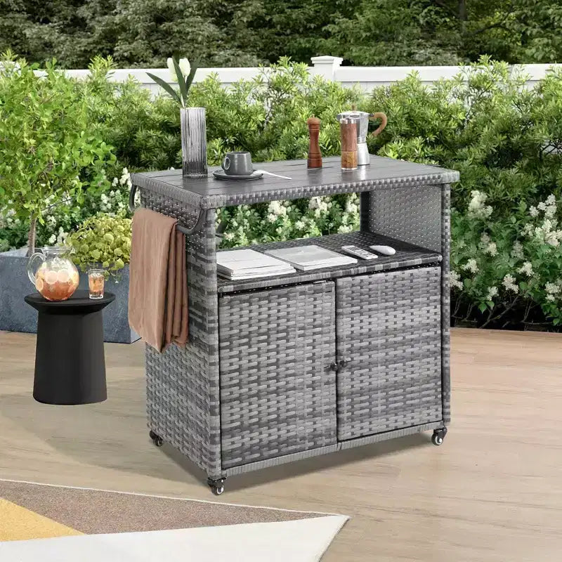 Carrello bar per esterni in vimini, mobile per vino e bevande con piano in vetro per patio, grigio, 35.2*20.6*34.2