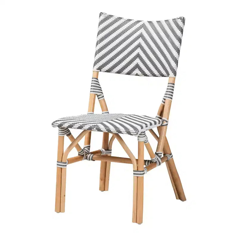 Sedia da bistrot Shai in grigio francese moderno e vimini bianco con rattan naturale