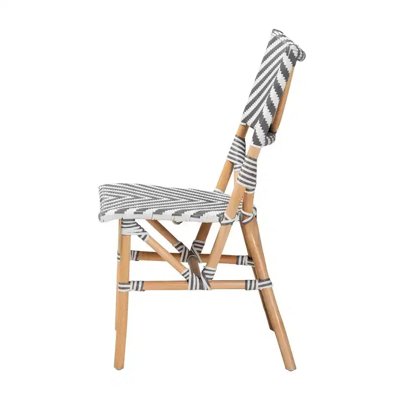 Sedia da bistrot Shai in grigio francese moderno e vimini bianco con rattan naturale